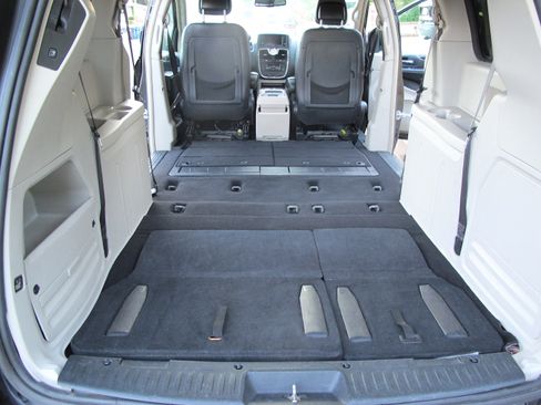 Used 2015 Chrysler Town & Country Touring image 20