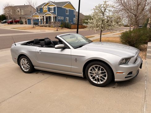 Used 2013 Ford Mustang Premium image 4