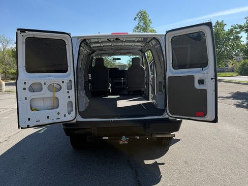 Used 2014 Ford E-250 and Econoline 250 w/ Power Group RWD image 5