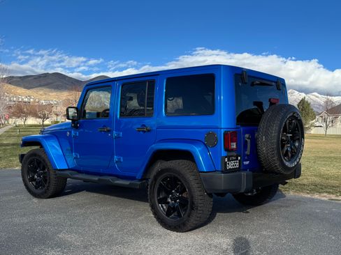 Used 2014 Jeep Wrangler Unlimited Sahara w/ Dual Top Group image 4