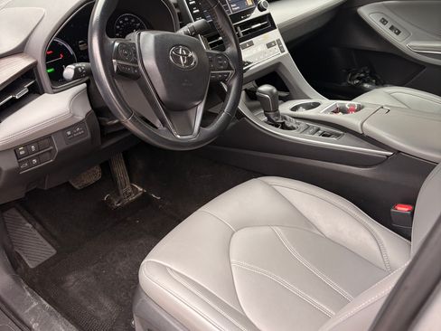Used 2019 Toyota Avalon XLE image 4