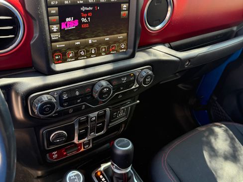 Used 2022 Jeep Gladiator Rubicon w/ Cold Weather Group image 13