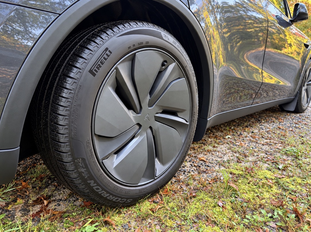 Used 2026 Tesla Model Y AWD image 9