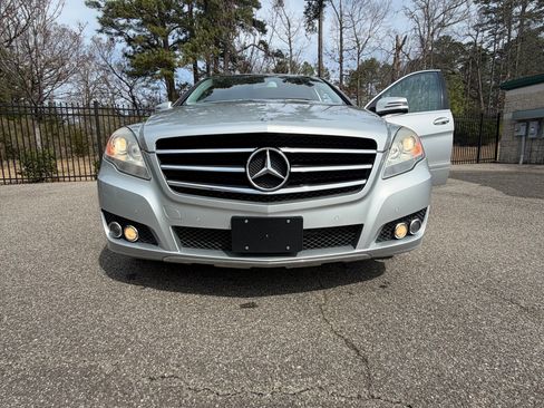 Used 2011 Mercedes-Benz R 350 4MATIC image 4