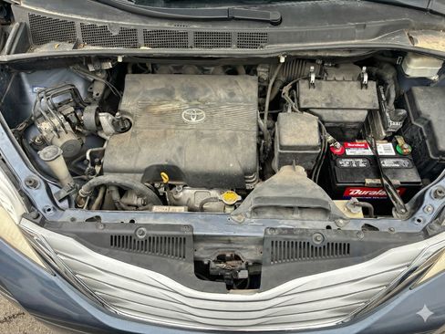 Used 2013 Toyota Sienna Limited image 22