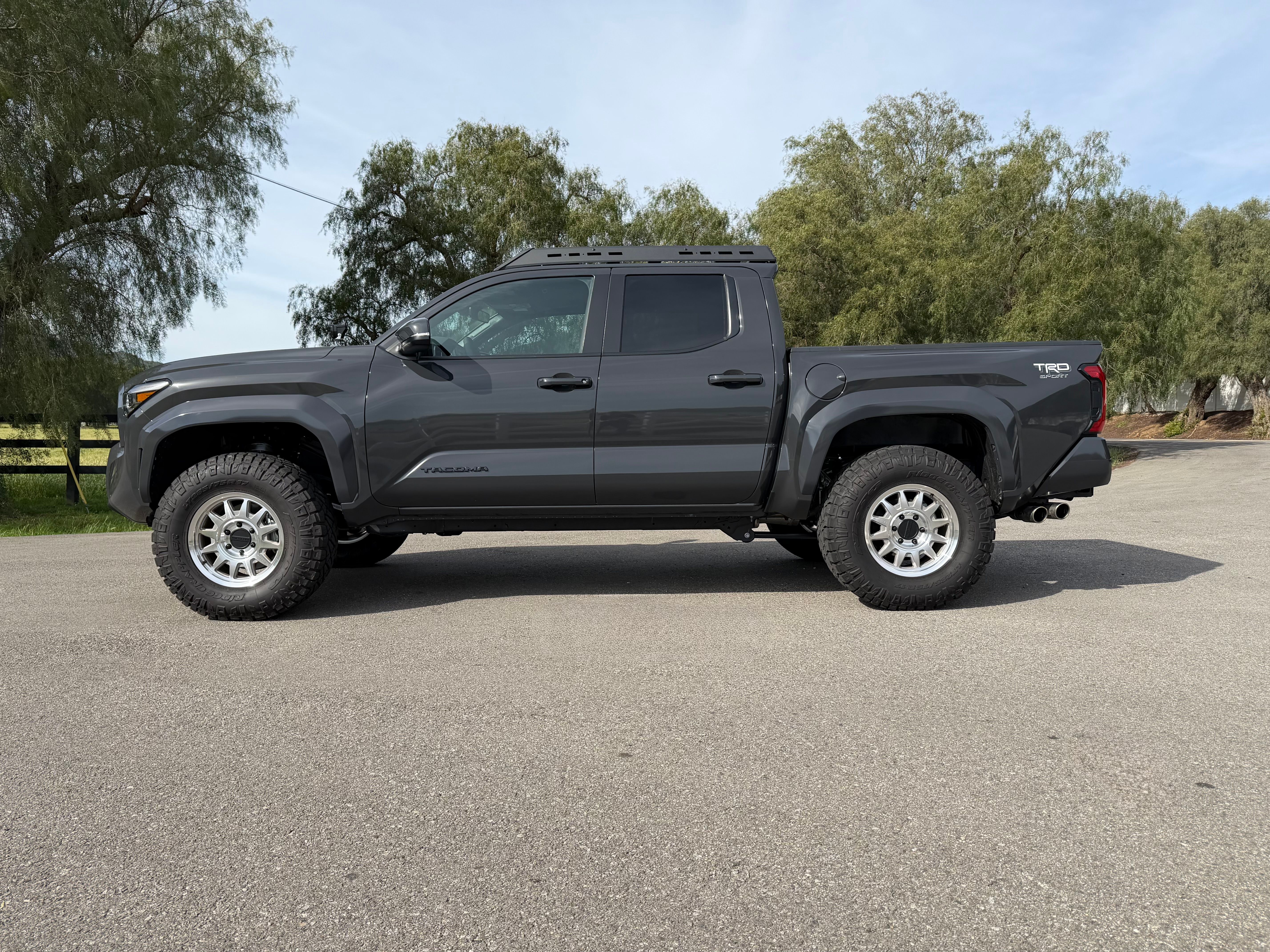 Used 2024 Toyota Tacoma TRD Sport w/ TRD Sport Upgrade Package AWD/4WD image 5