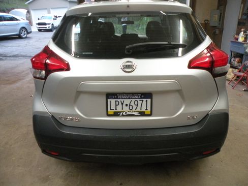 Used 2018 Nissan Kicks SV FWD image 9