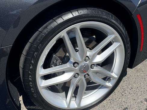 Used 2019 Chevrolet Corvette Stingray Coupe w/ 1LT RWD image 11
