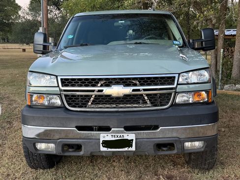 Used 2007 Chevrolet Silverado 2500 LT w/ Heavy-Duty Power Package image 4
