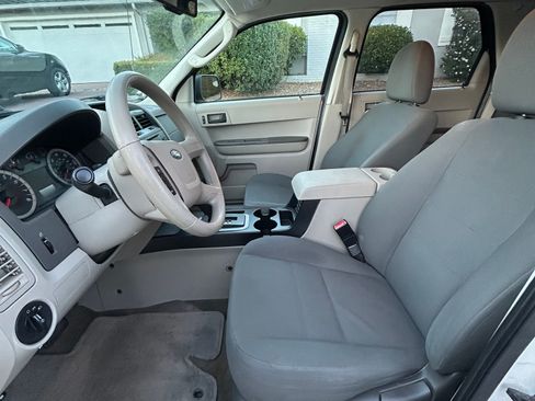 Used 2010 Ford Escape XLS FWD image 21