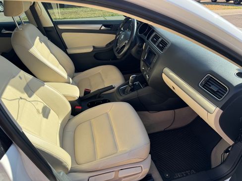 Used 2016 Volkswagen Jetta SE image 10