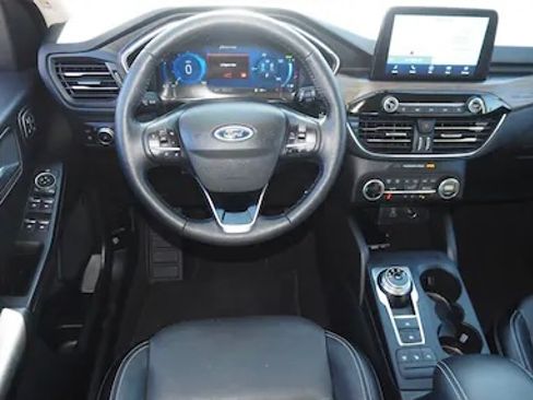 Used 2020 Ford Escape Titanium FWD image 7