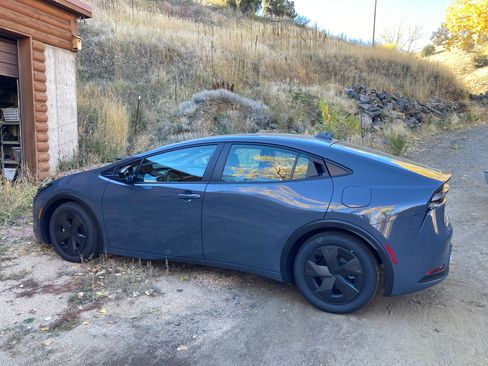 Used 2025 Toyota Prius Plug-In Hybrid image 5