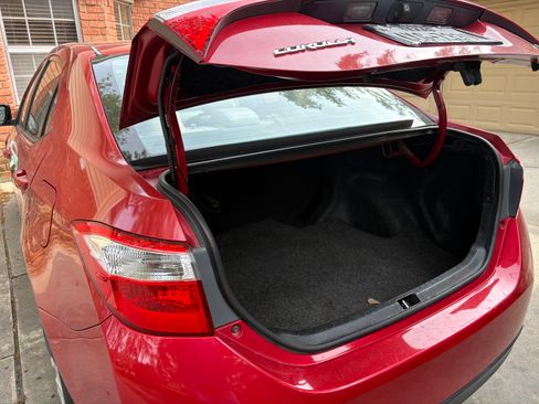 Used 2015 Toyota Corolla LE image 8