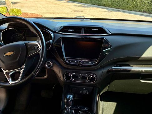 Used 2021 Chevrolet TrailBlazer ACTIV w/ Technology Package FWD image 12