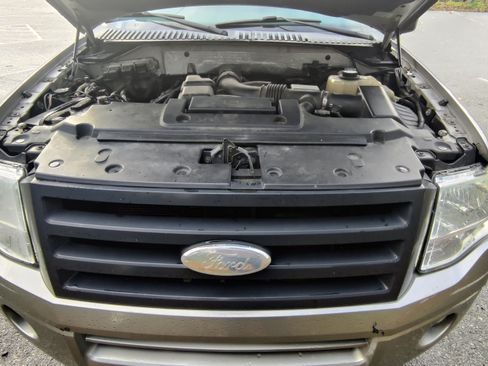 Used 2008 Ford Expedition XLT image 18