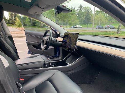 Used 2019 Tesla Model 3 Long Range image 1