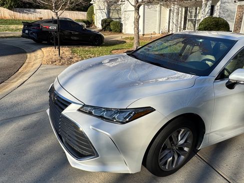Used 2020 Toyota Avalon XLE image 2