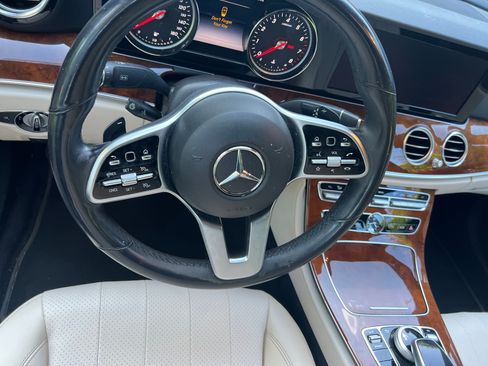 Used 2019 Mercedes-Benz E 300 4MATIC image 11