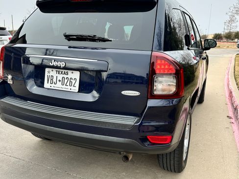 Used 2017 Jeep Compass Latitude image 6