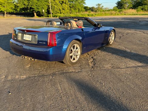 Used 2006 Cadillac XLR RWD image 16