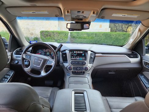 Used 2019 GMC Yukon XL Denali w/ Open Road Package RWD image 11