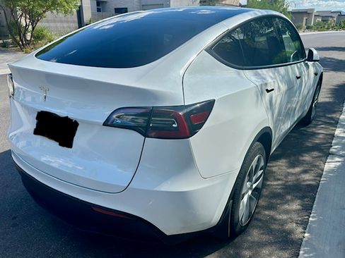 Used 2023 Tesla Model Y AWD image 8