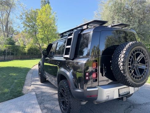 Used 2021 Land Rover Defender 110 SE image 8