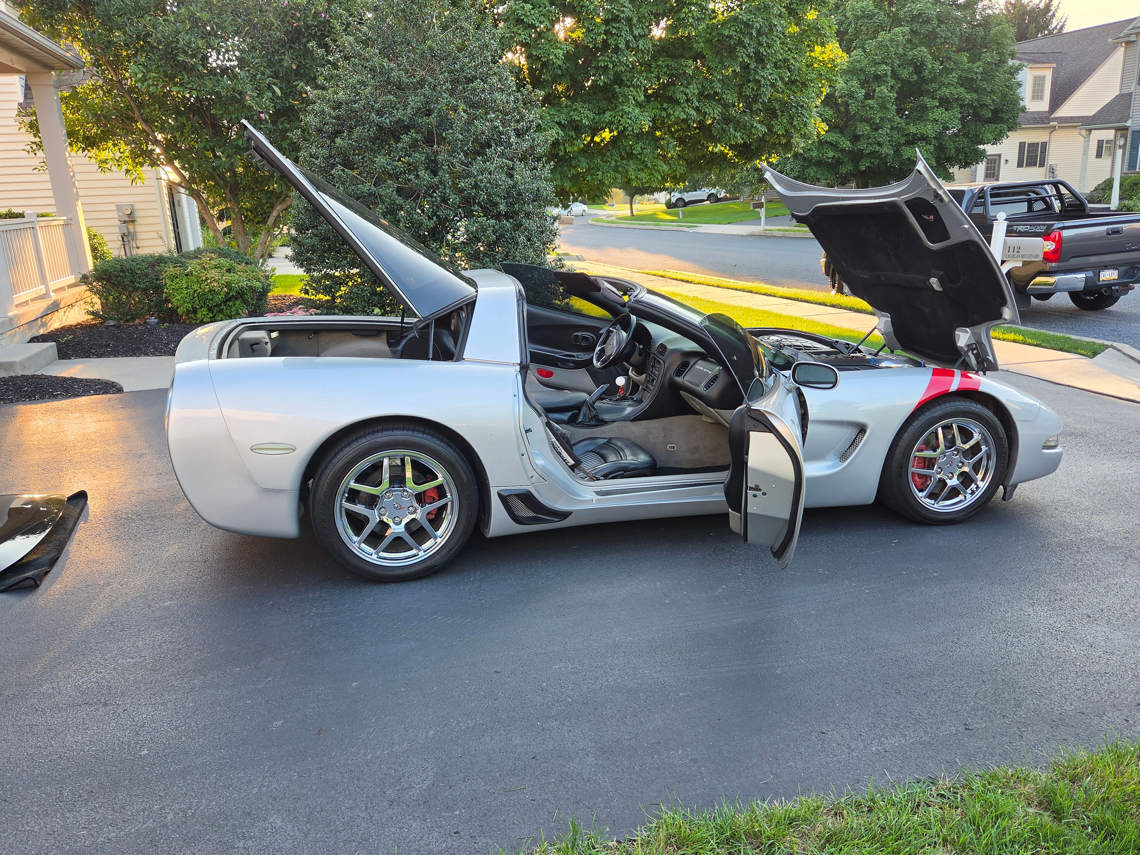 Used 1999 Chevrolet Corvette Coupe w/ Performance Handling Pkg RWD image 17