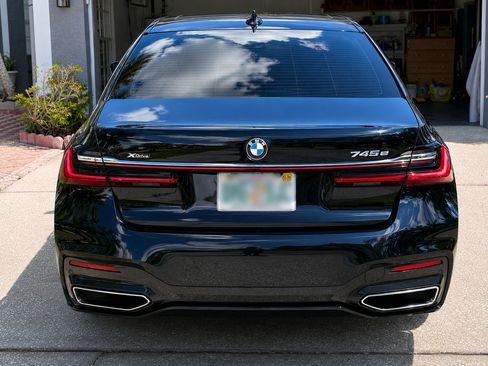 Used 2020 BMW 745e xDrive AWD/4WD image 5