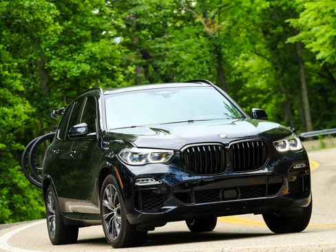Used 2020 BMW X5 M50i w/ Executive Package image 4