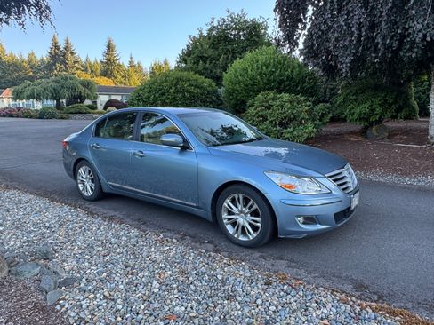 Used 2011 Hyundai Genesis 4.6 image 4
