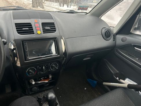 Used 2013 Suzuki SX4 Premium image 8