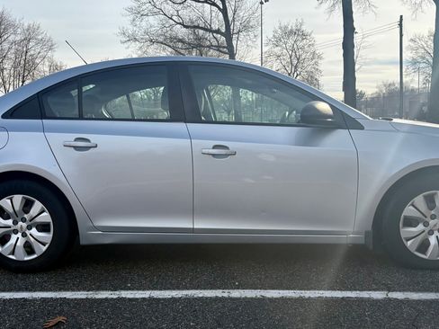 Used 2015 Chevrolet Cruze LS image 9