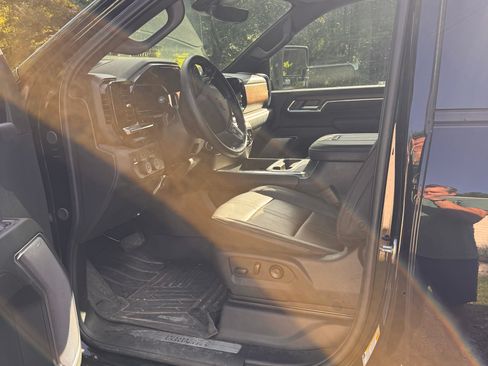 Used 2024 Chevrolet Silverado 2500 High Country w/ High Country Premium Package AWD/4WD image 10