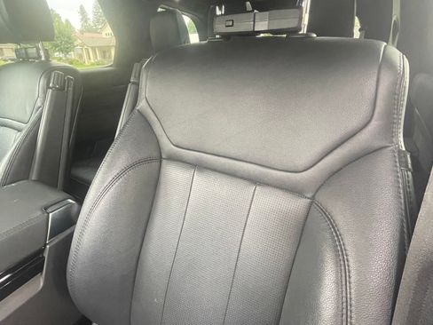 Used 2020 Land Rover Discovery HSE image 16