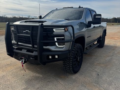 Used 2025 Chevrolet Silverado 2500 Custom w/ Custom Value Package image 2