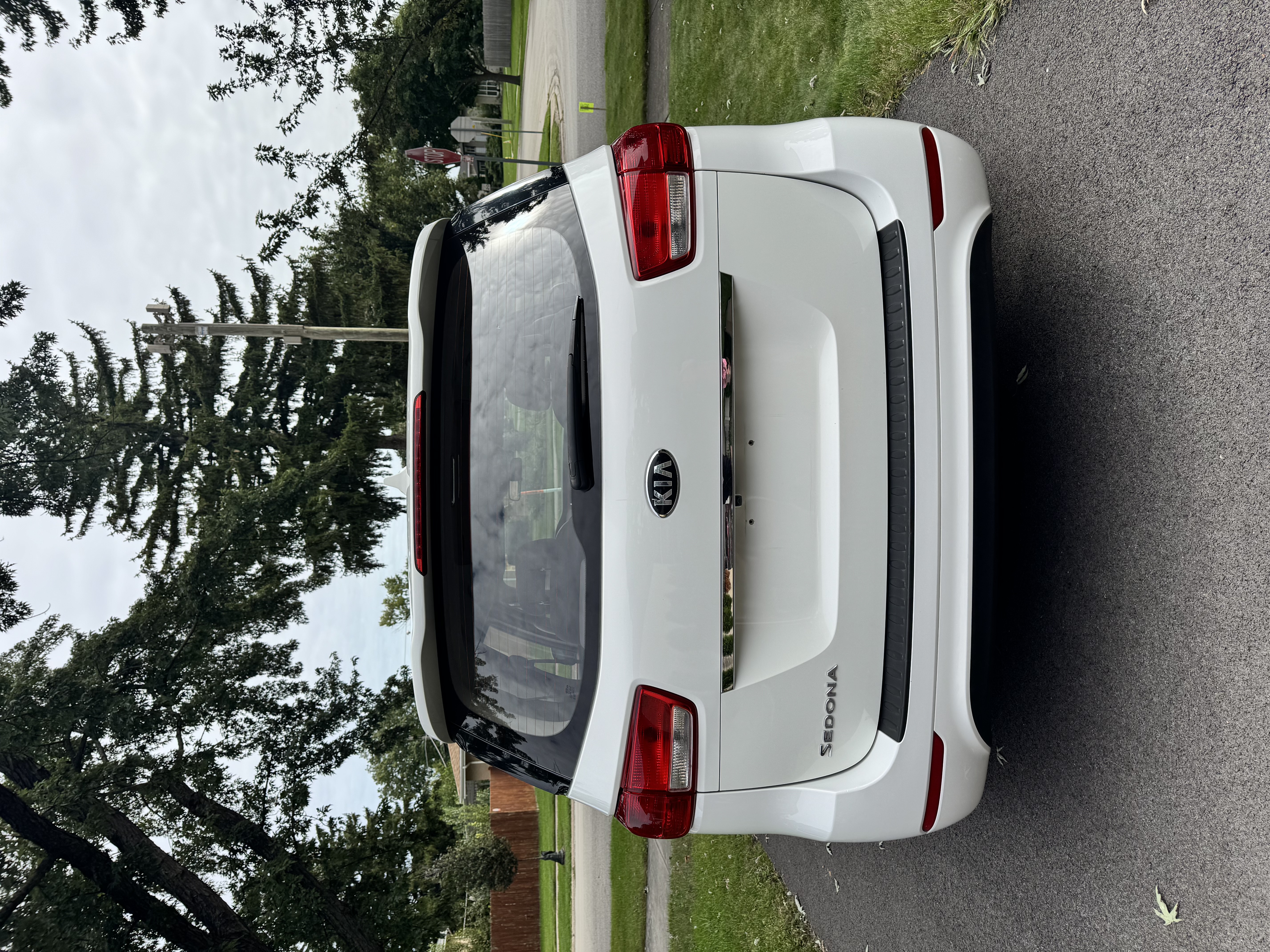 Used 2018 Kia Sedona L FWD image 10
