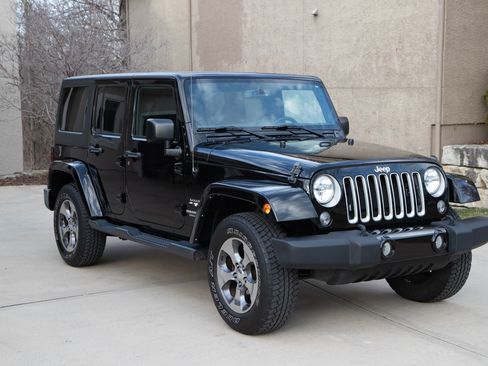 Used 2016 Jeep Wrangler Unlimited Sahara image 1
