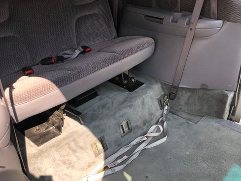 Used 2000 Dodge Grand Caravan SE image 10