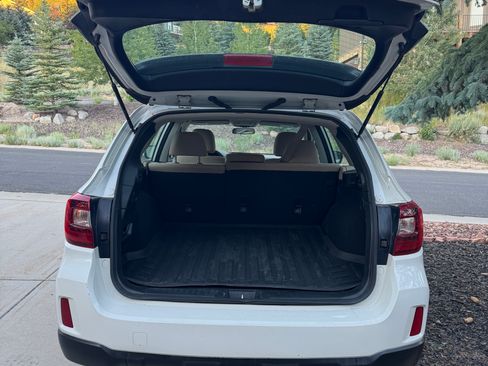 Used 2017 Subaru Outback 2.5i AWD/4WD image 9