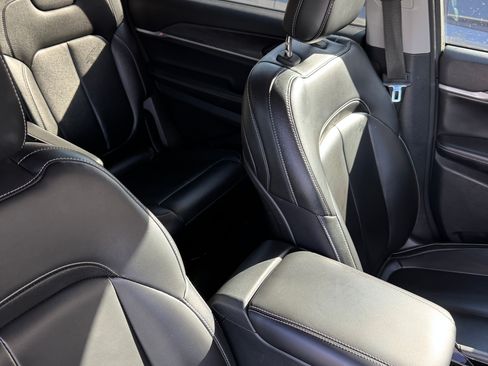 Used 2023 Jeep Grand Cherokee L Limited image 5