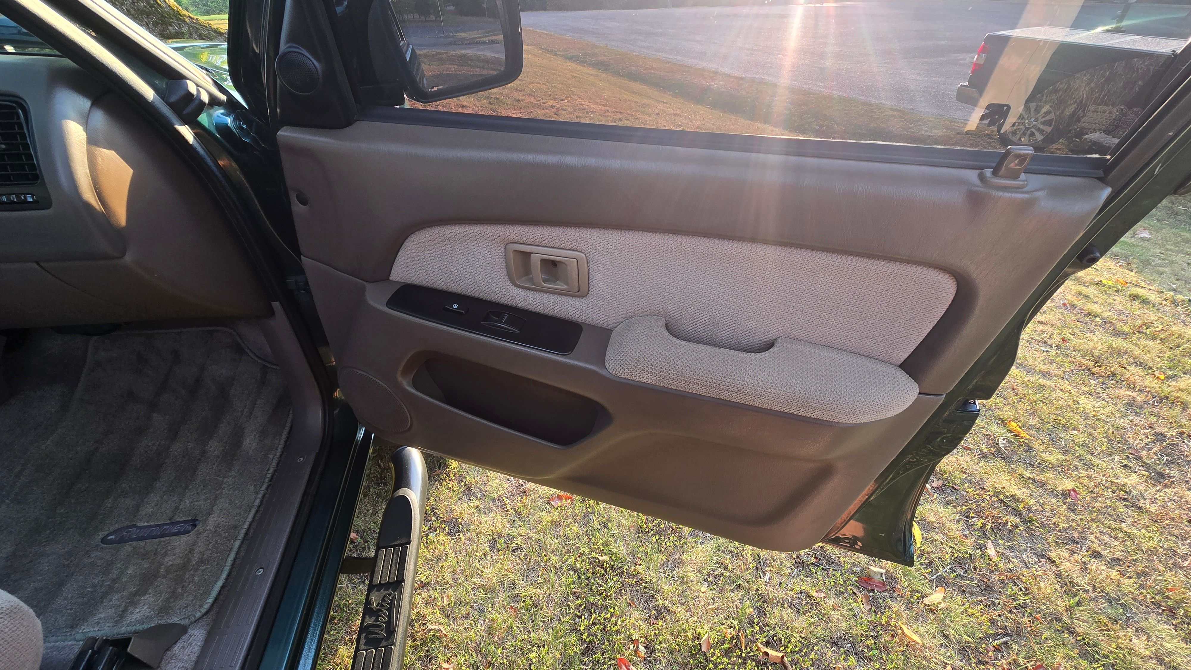 Used 2000 Toyota 4Runner SR5 AWD/4WD image 21