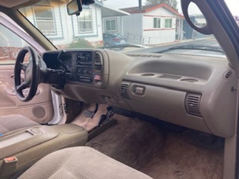 Used 1996 GMC Suburban 2500 image 10