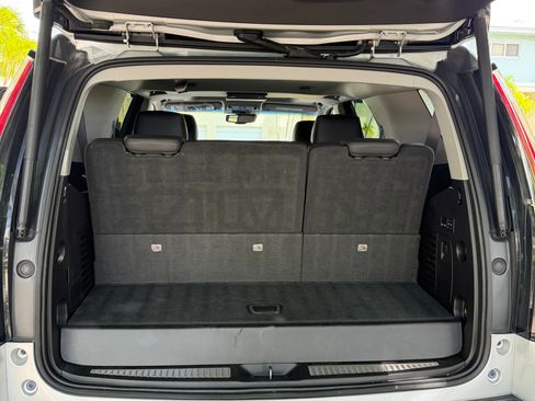 Used 2015 Cadillac Escalade Luxury RWD image 12