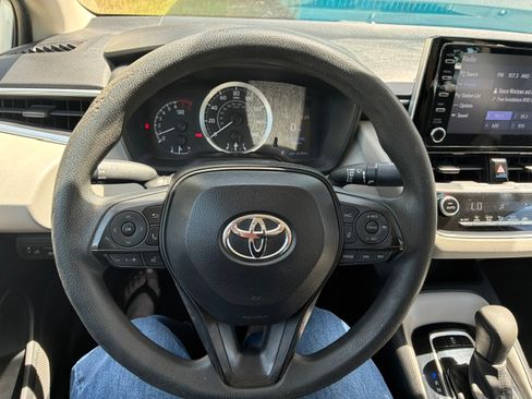 Used 2020 Toyota Corolla LE FWD image 6