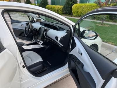 Used 2018 Toyota Prius Four Touring w/ Premium Convenience Package FWD image 6