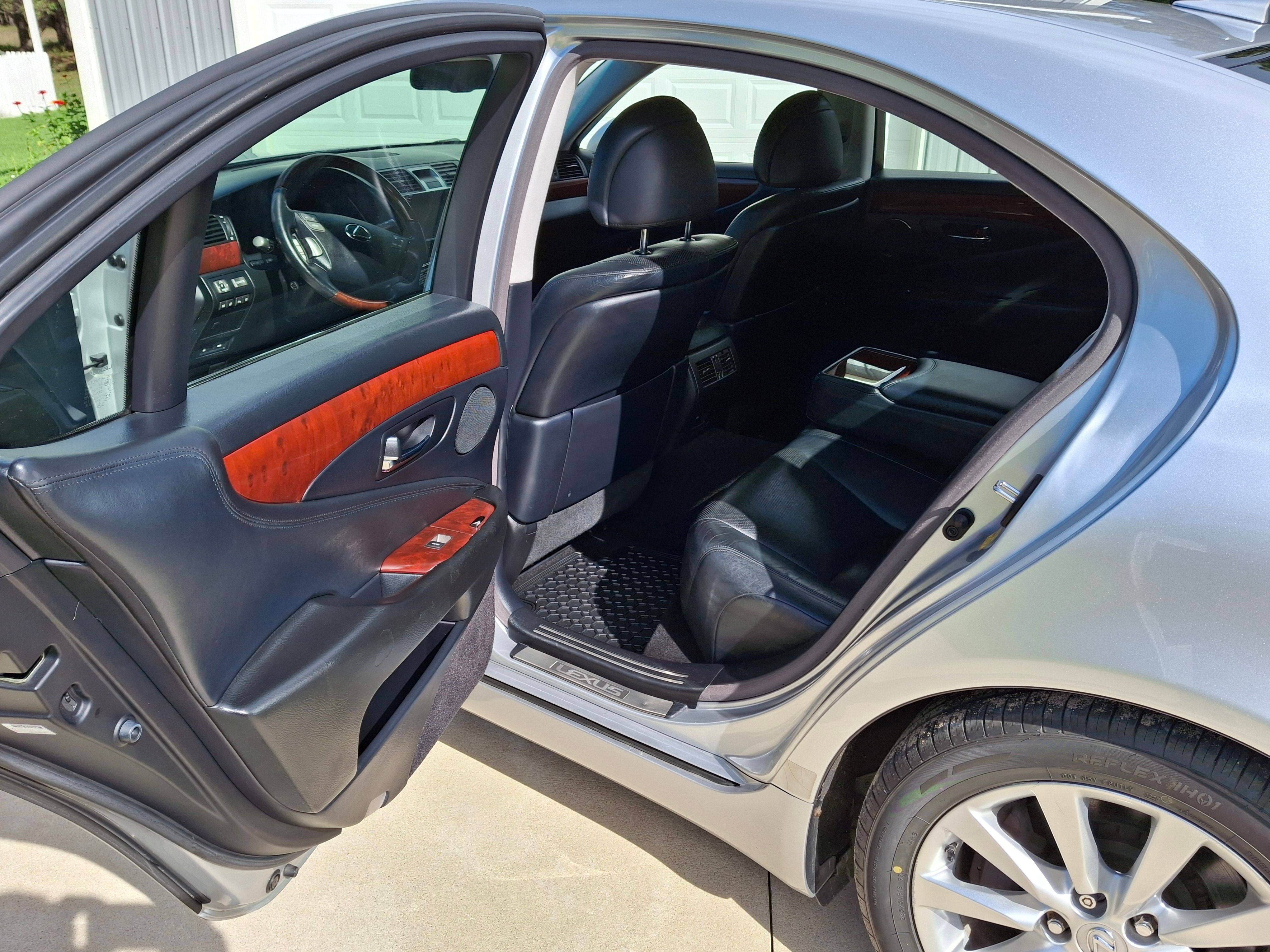 Used 2011 Lexus LS 460 AWD w/ Comfort Pkg image 13