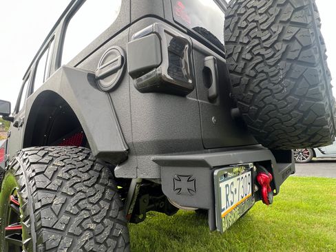 Used 2020 Jeep Wrangler Unlimited Sahara w/ Uconnect 4C Nav & Sound Group image 14