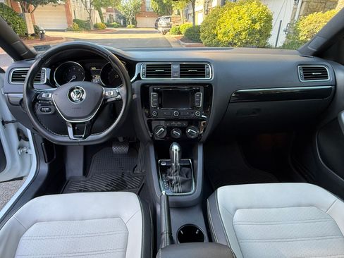 Used 2015 Volkswagen Jetta Sport FWD image 11